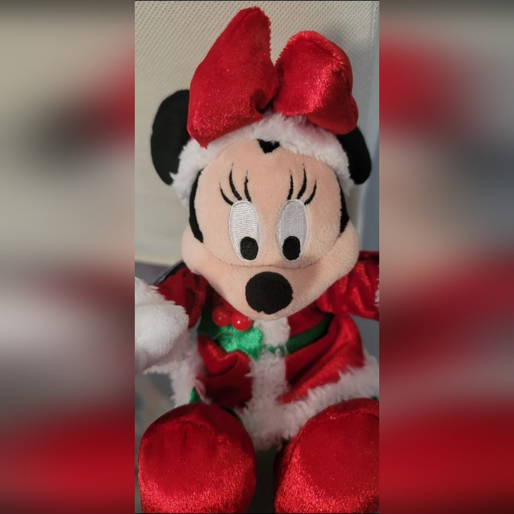 NWT Disney Parks Authentic Disney 7 Inch Holiday Sparkle Minnie Mouse Plush